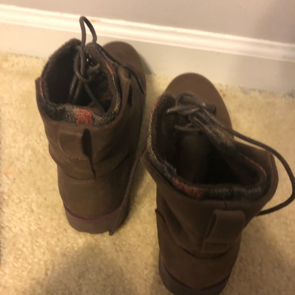 Boots - Picture 2 of 5